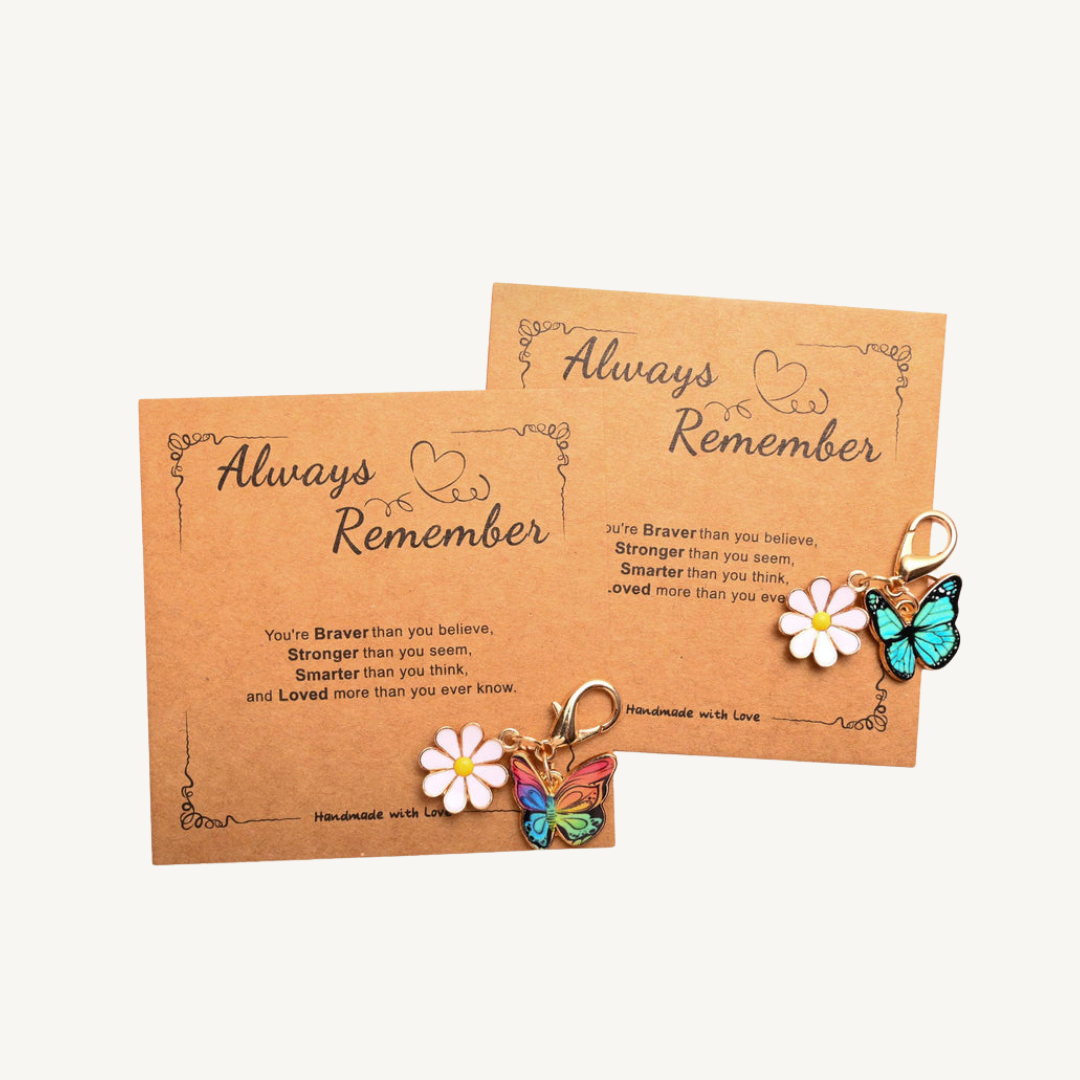 Always Remember – Schlüsselanhänger mit Schmetterling & Gänseblume