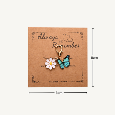 Always Remember – Schlüsselanhänger mit Schmetterling & Gänseblume